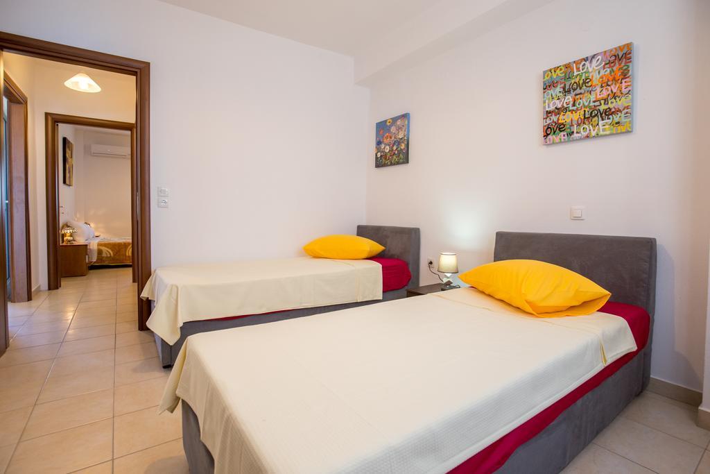 Grande Apartments Лименария Екстериор снимка